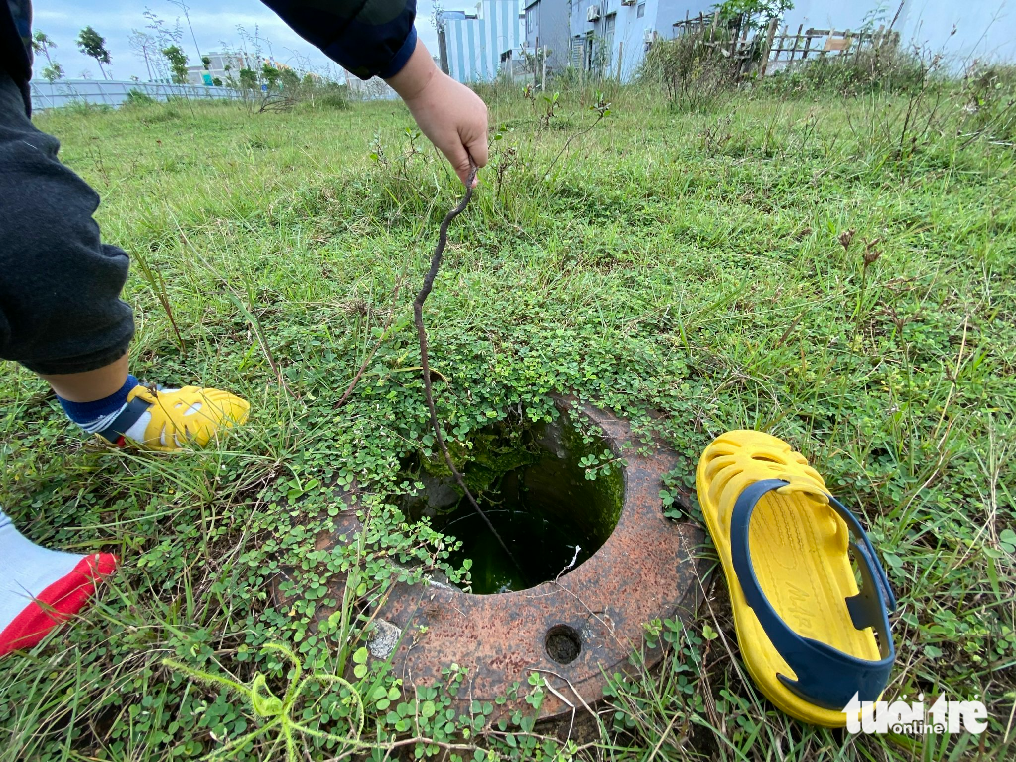 Sau vụ bé Hào Nam, bãi đất ở Đà Nẵng còn cả chục trụ bê tông há mồm